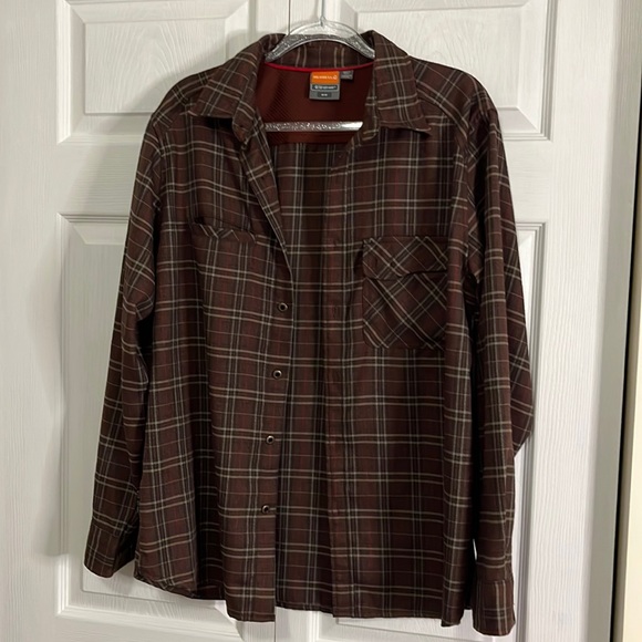 Merrell Long Sleeves Plaid Opti-Wick Button Up shirt size M - Picture 3 of 11
